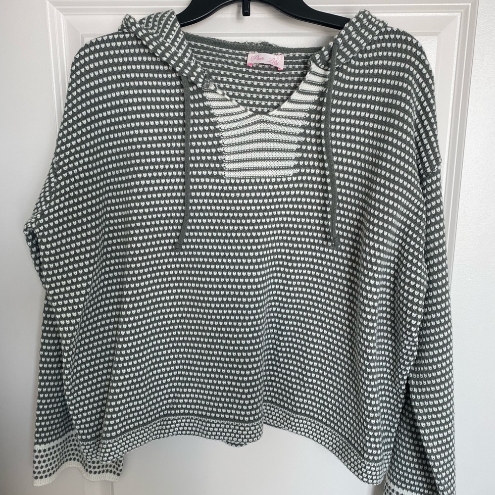 Pink Lily hooded sweater. Size M